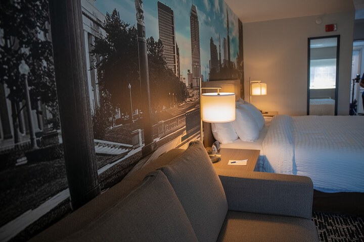 1 King Bed with Sofa Bed (26 of 31)