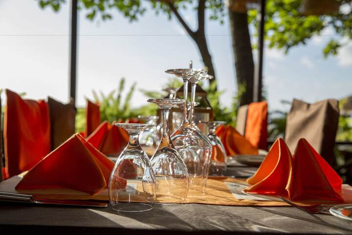 Dining 50 of 90