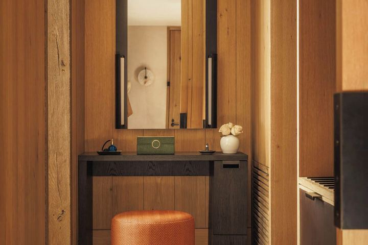 Room 83 of 182