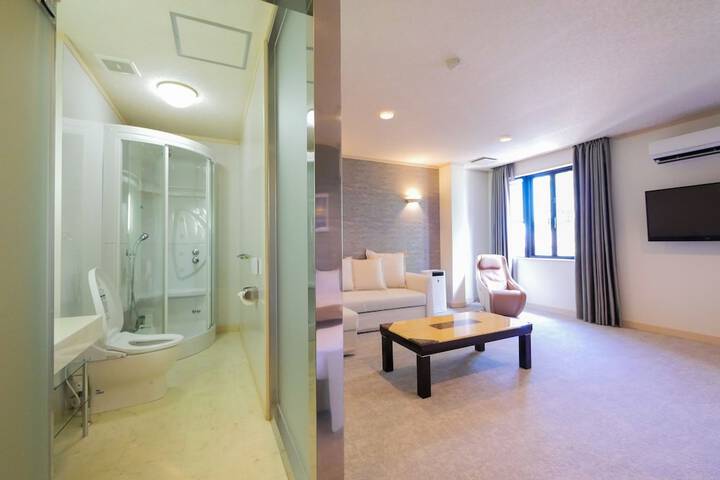 Room 18 of 27