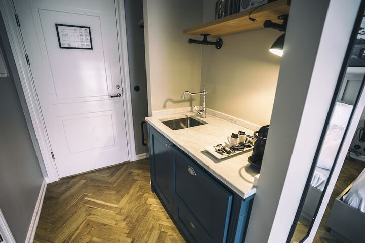 Room 43 of 68