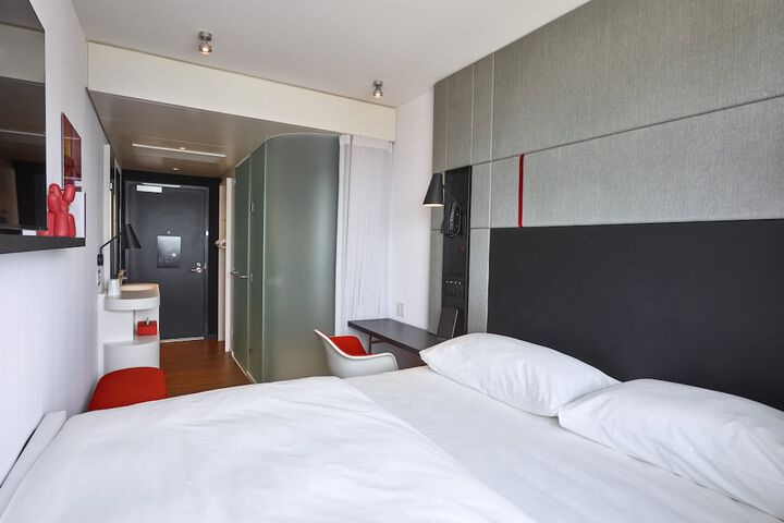 Room 10 of 54