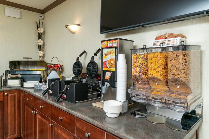 Breakfast/Coffee Service 34 of 42
