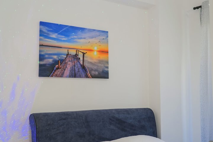 Room 34 of 62