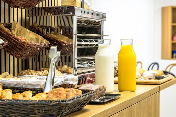 Breakfast/Coffee Service 15 of 26