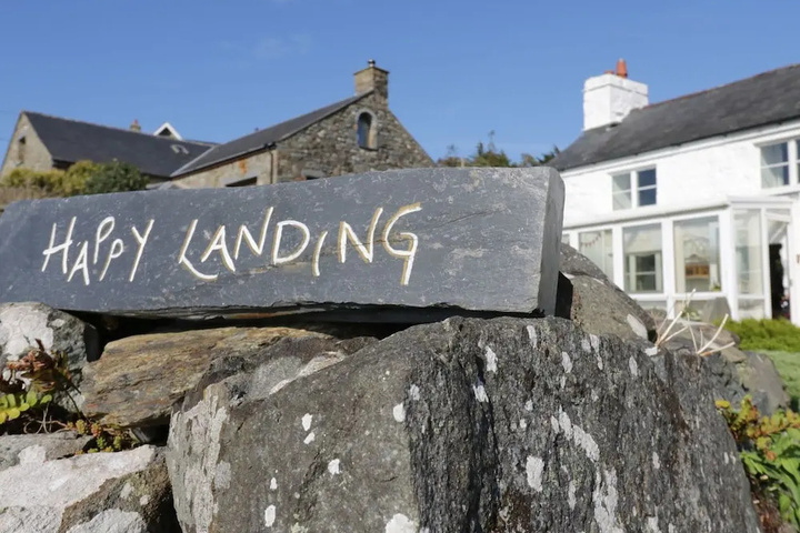 Happy Landing Harlech
