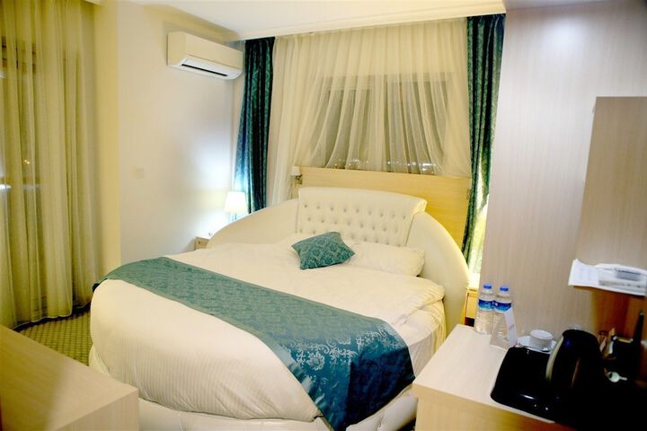 Room 11 of 34