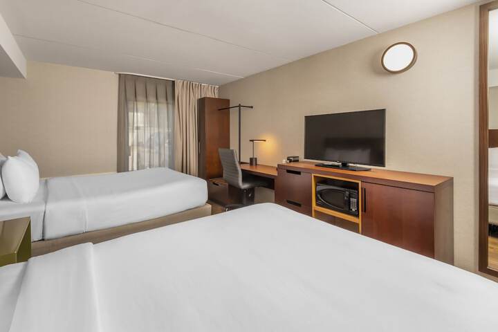 Room 8 of 83