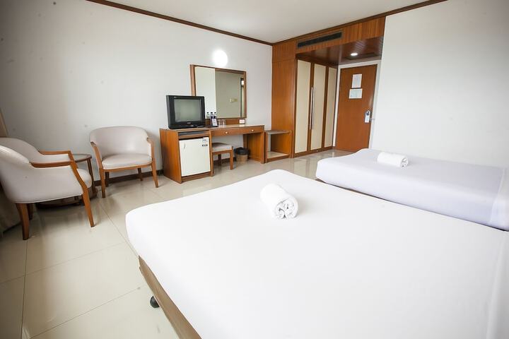 Room 55 of 143