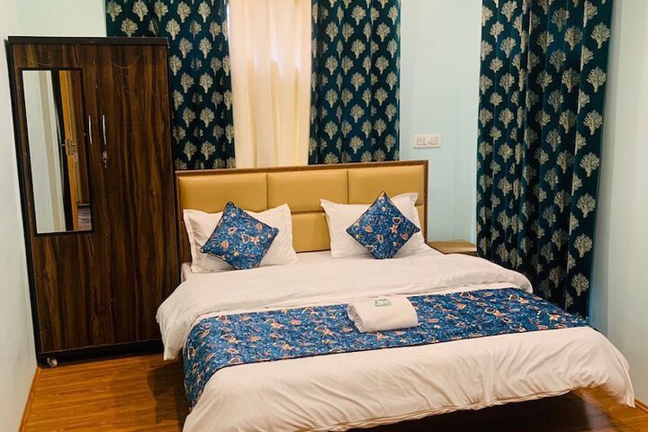 Room 5 of 25