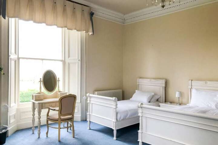 Room 12 of 30