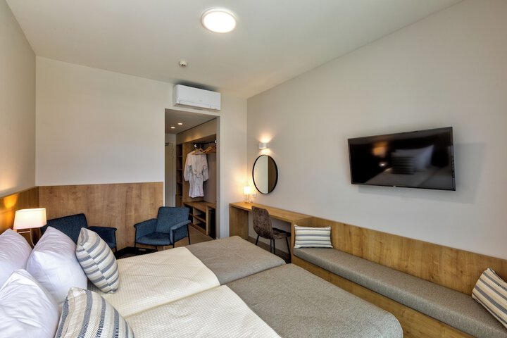 Room 16 of 115