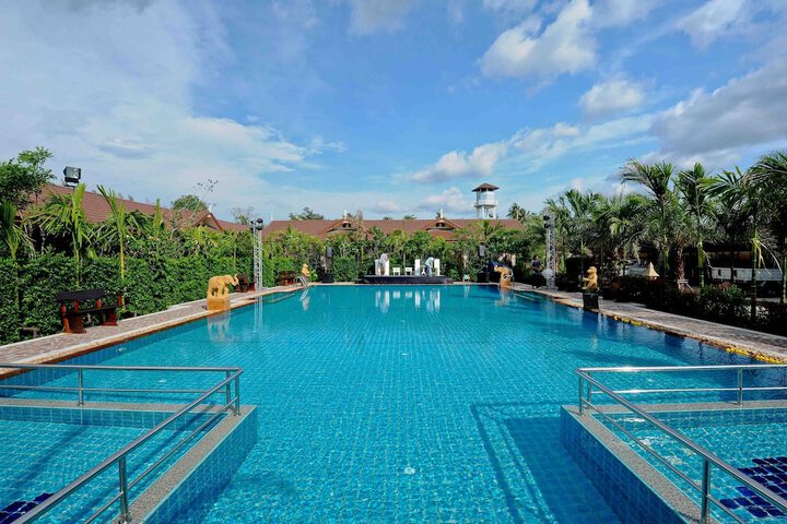 Hotel Pool