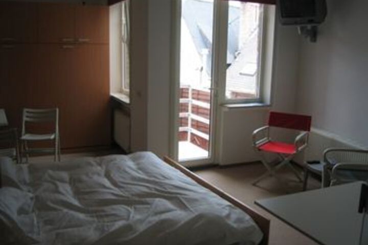 Room 8 of 19