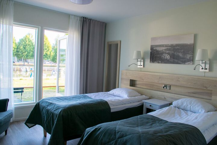 Room 10 of 36