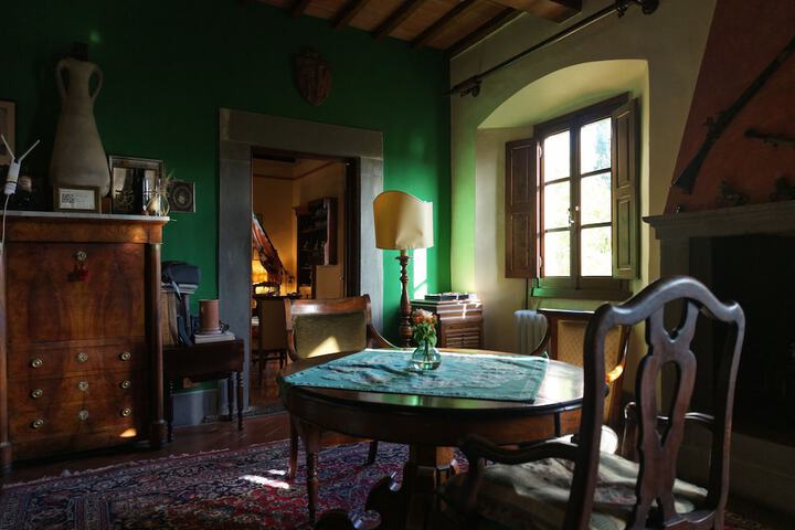 Lobby lounge