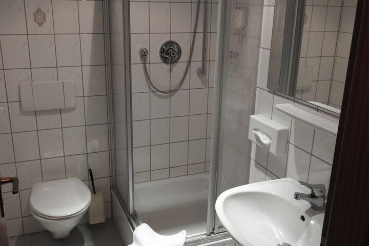 Room 28 of 48