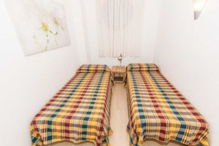 Room 10 of 15