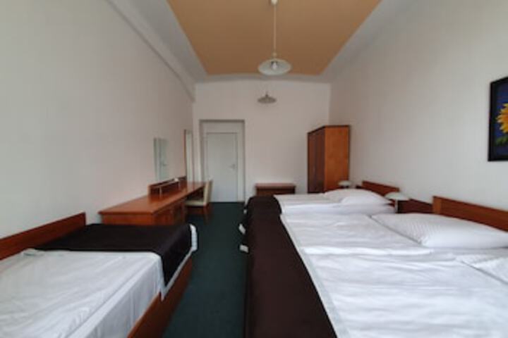 Room 115 of 324