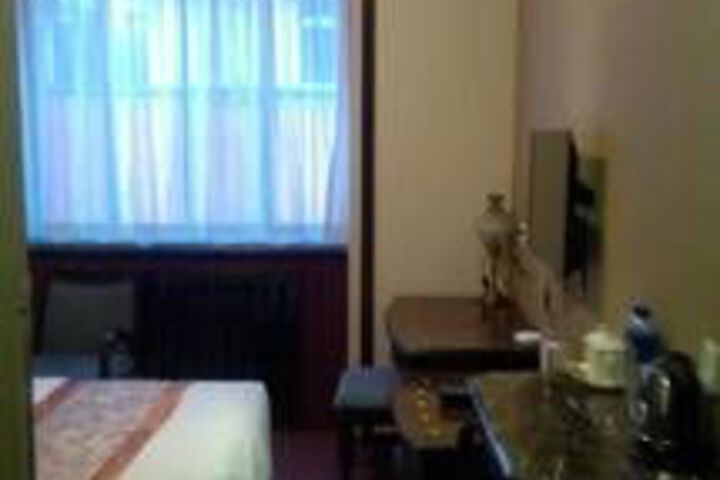 Room 4 of 17