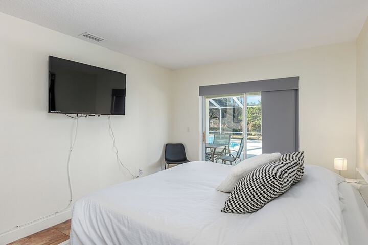 Room 4 of 24