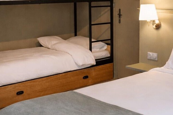 Room 20 of 33