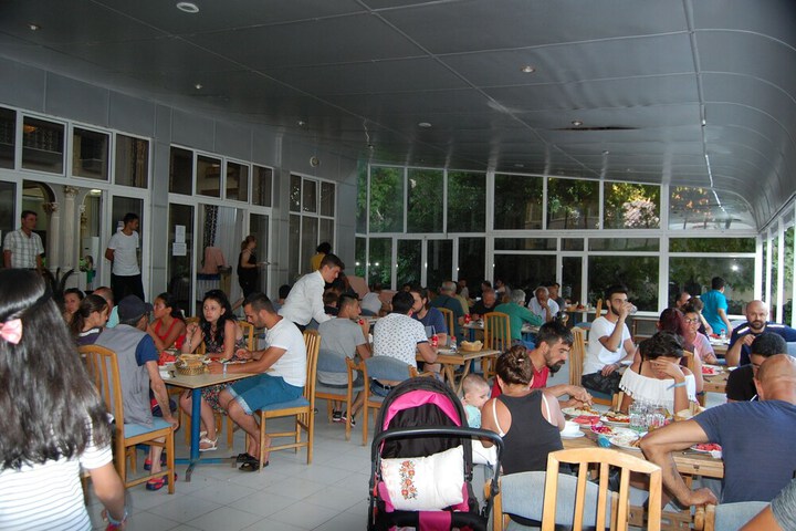 Dining 33 of 66