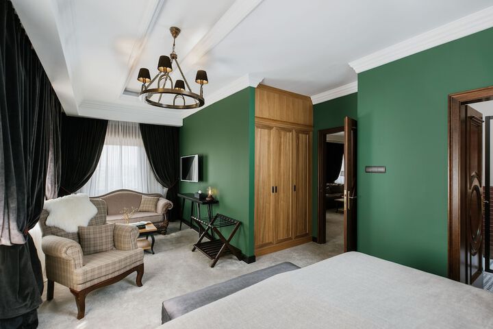 Room 13 of 27