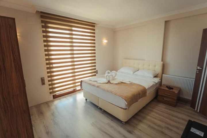Room 12 of 16