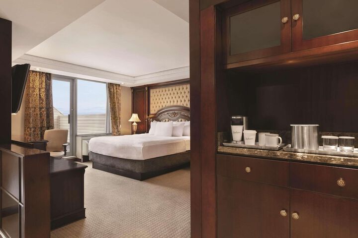 Room 10 of 34