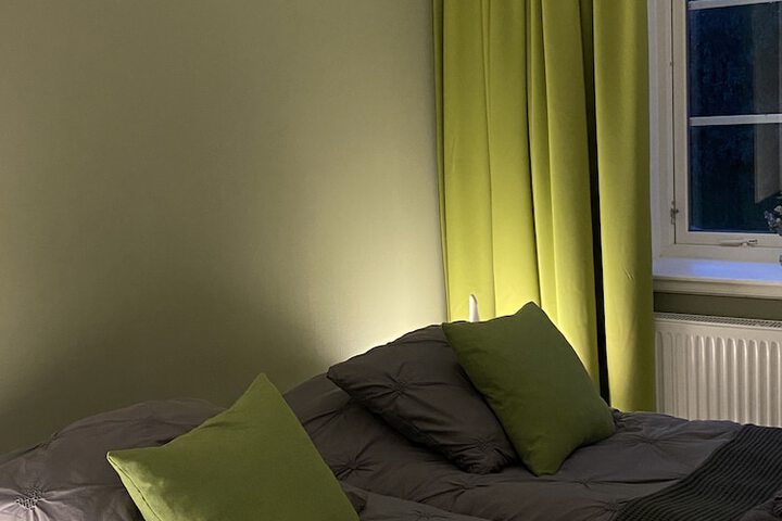 Room 10 of 42
