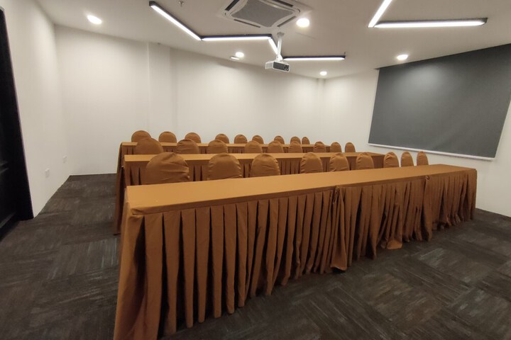 Business Center 40 of 46