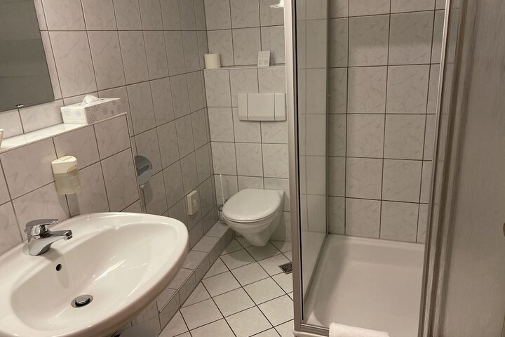Room 12 of 24