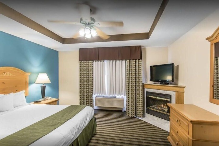 Standard | King Bed (8 of 8)