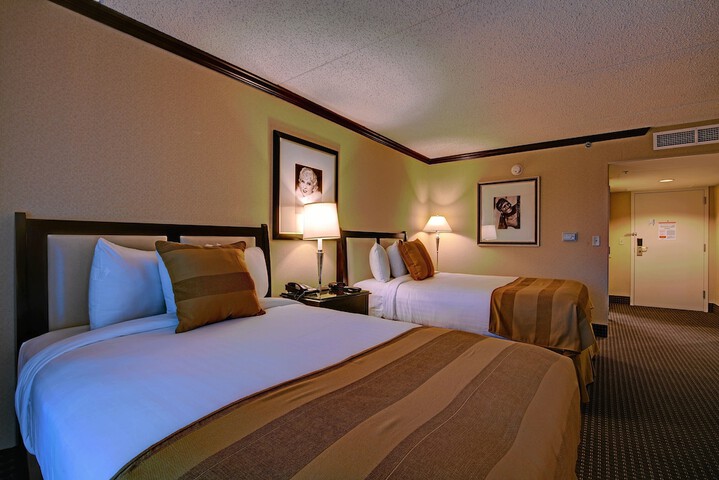 2 Double Beds (4 of 5)