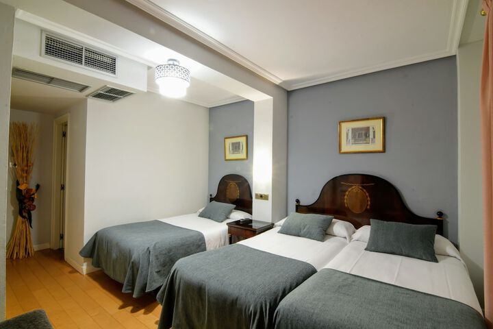 Room 9 of 80