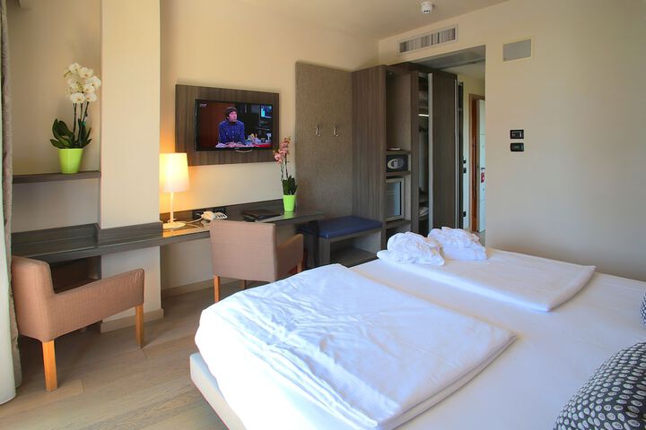 Room 13 of 61