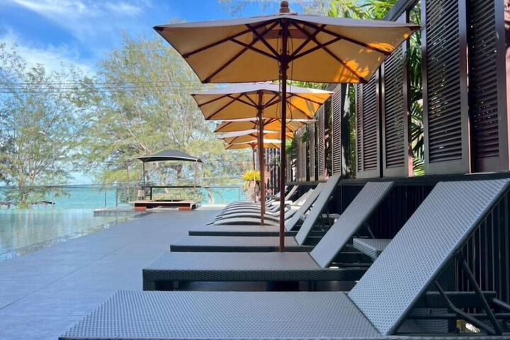 Sundeck 52 of 58