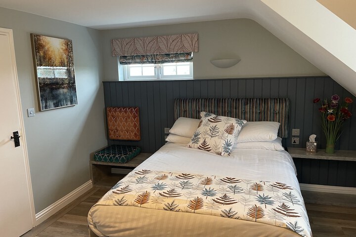 Room 11 of 32