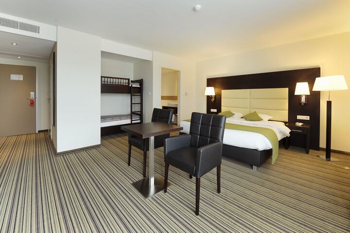 Room 13 of 70