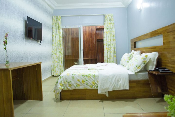 Room 4 of 20