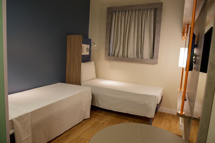 Room 22 of 110