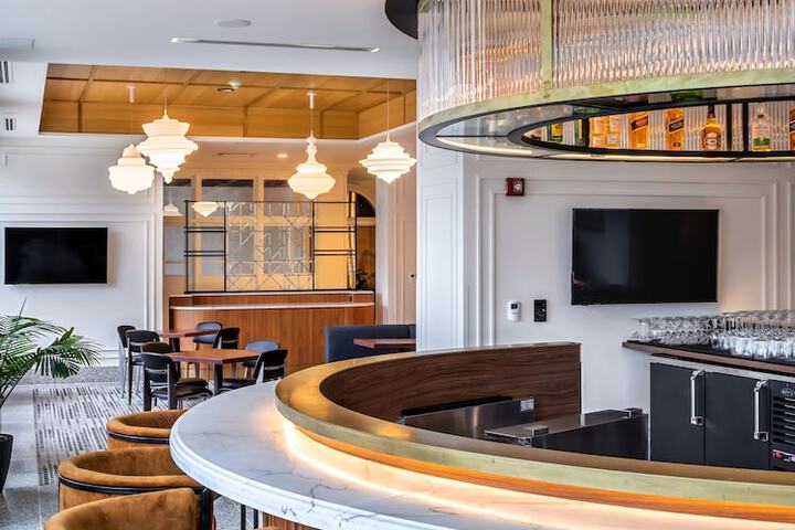 Lobby lounge