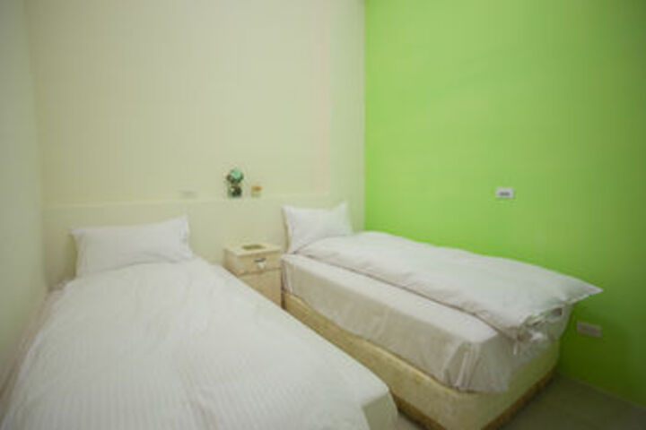 Room 13 of 22