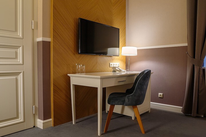Room 32 of 99