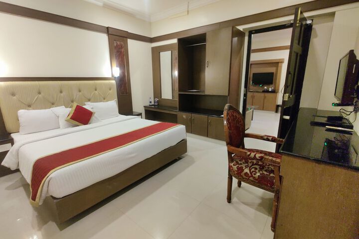 Room 5 of 10