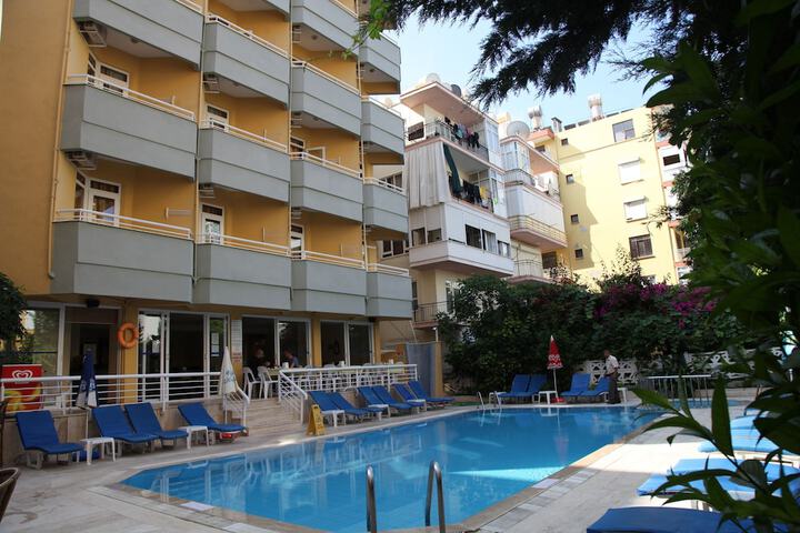Pools & Facilities