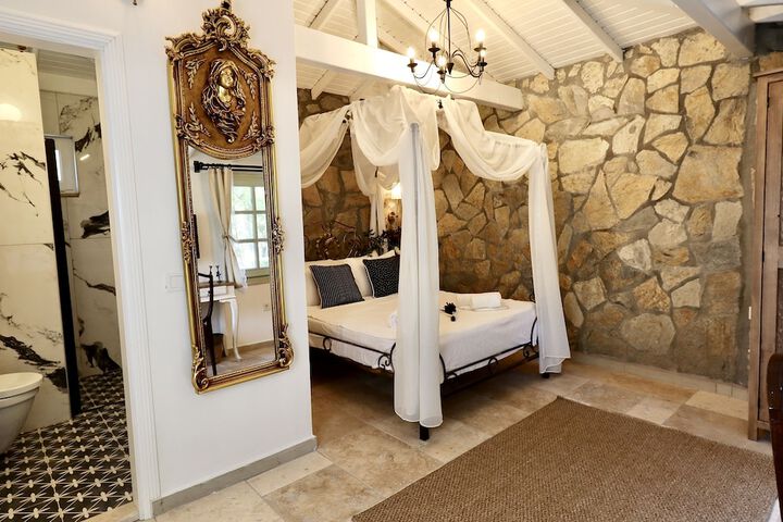 Room 4 of 142