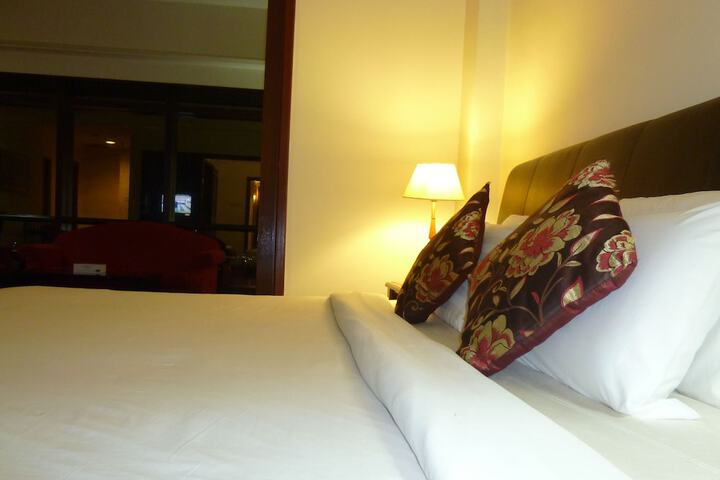 Room 5 of 63