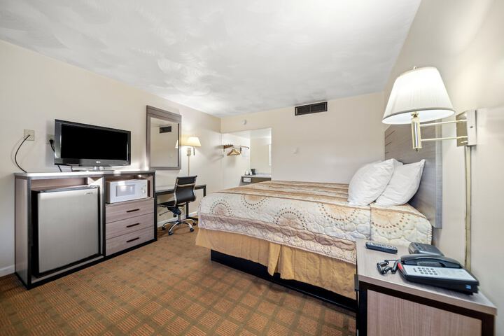 Room 25 of 38